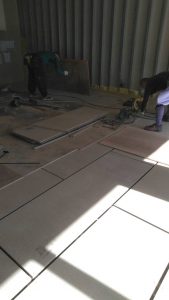 神奈川県藤沢市のビルにて、置床工事を致しました。